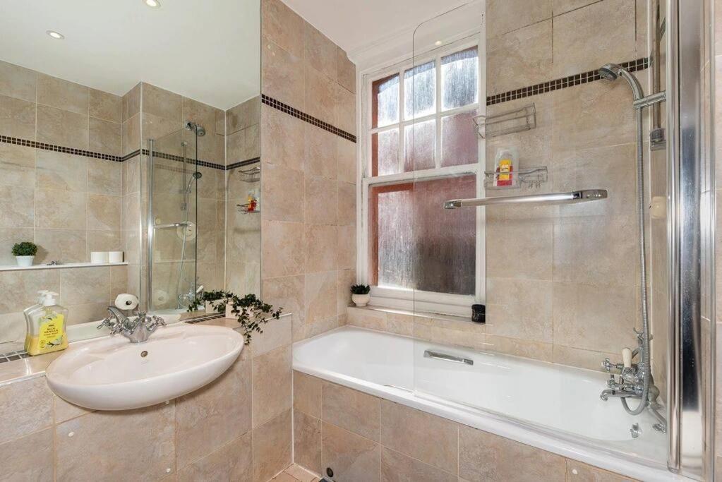 Discover London Central 2 Bedroom In Kensington Bagian luar foto